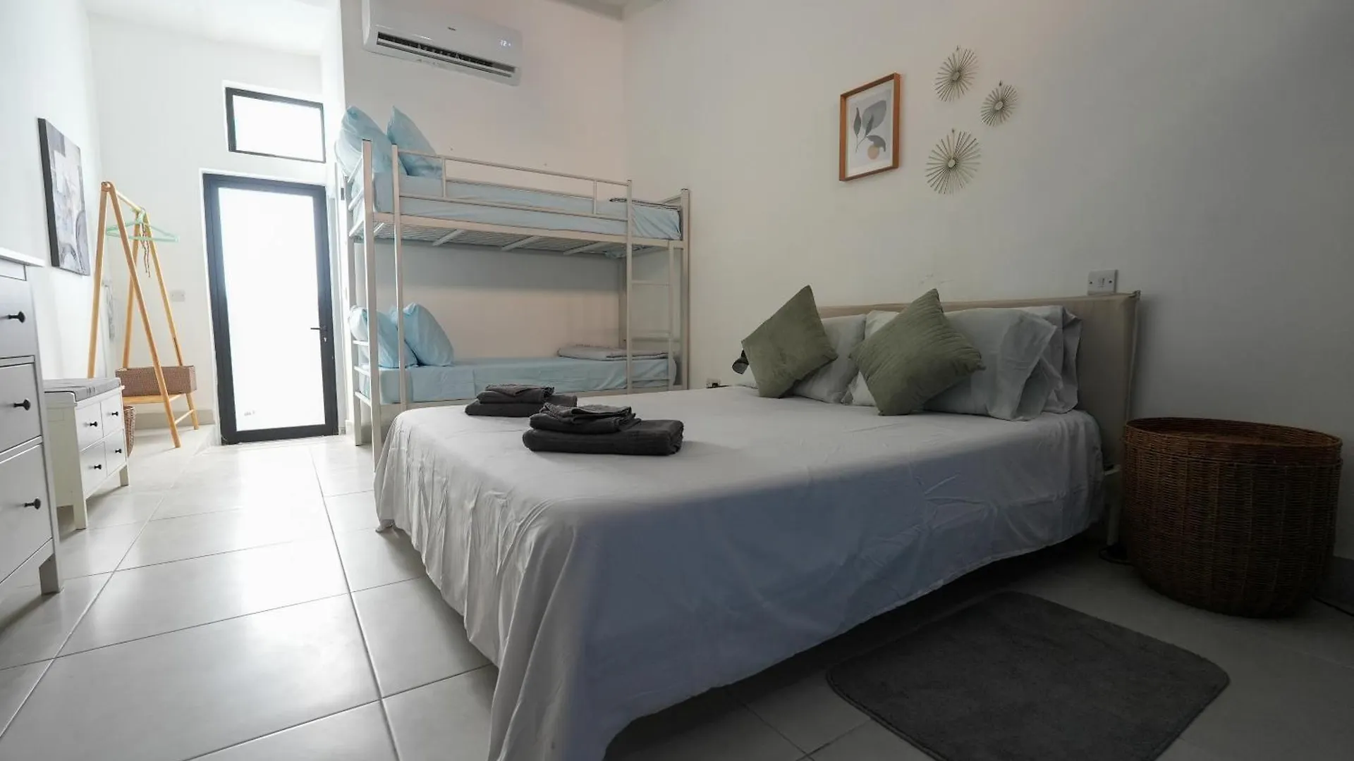 2 Bedroom Townhouse In Gzira Minutes Away From Promenade Apartment