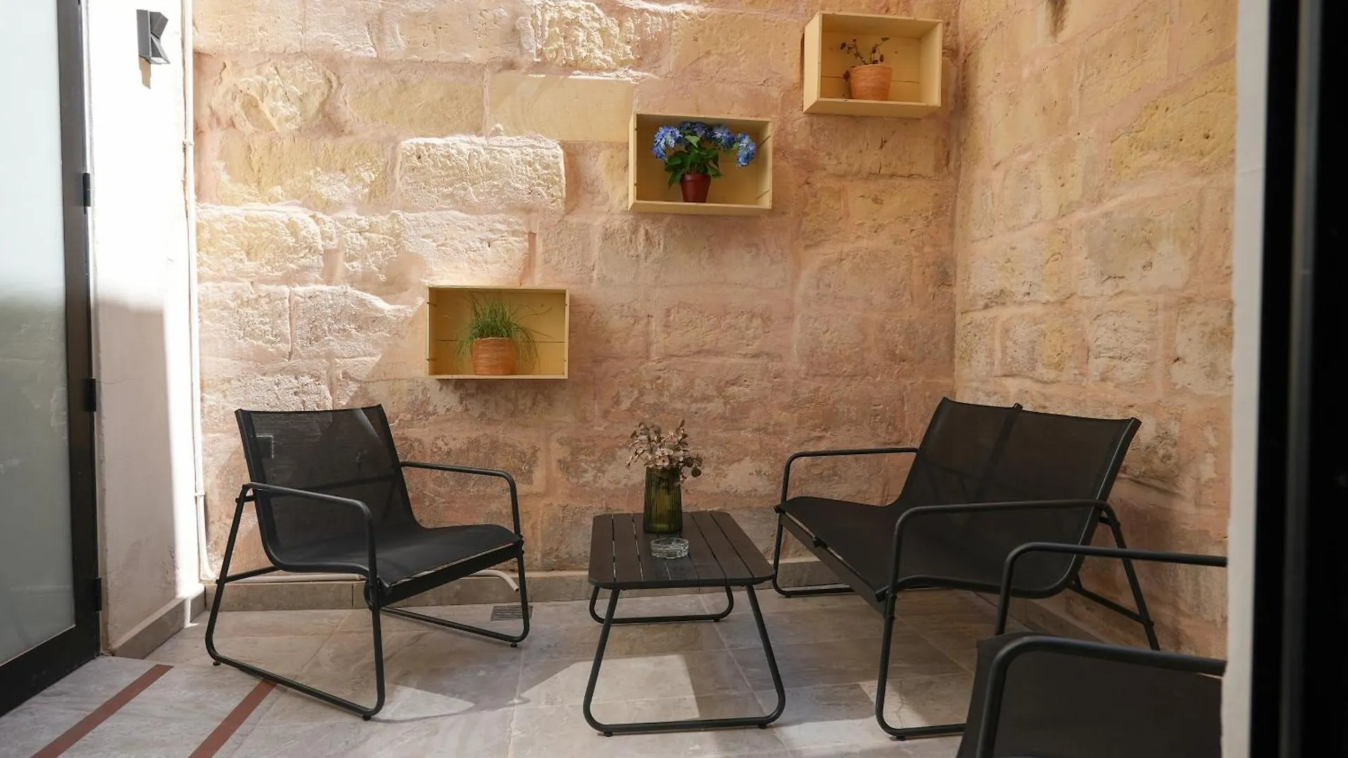 2 Bedroom Townhouse In Gzira Minutes Away From Promenade Apartment